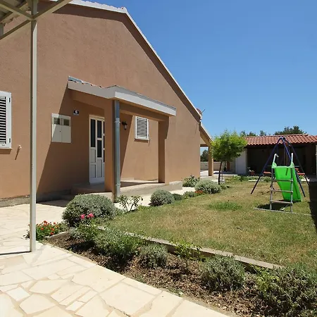 Villa Leonard With Pool *